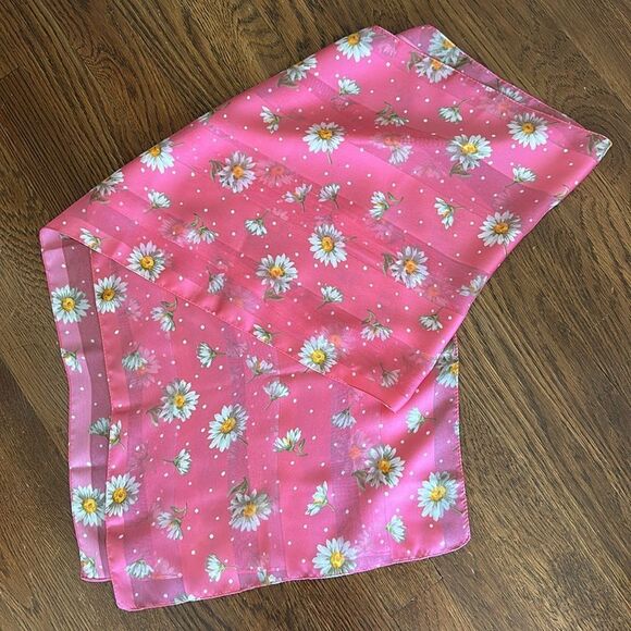 Vintage Pink Semi Sheer Polyester Long Scarf with White Daisy Print - Picture 6 of 6